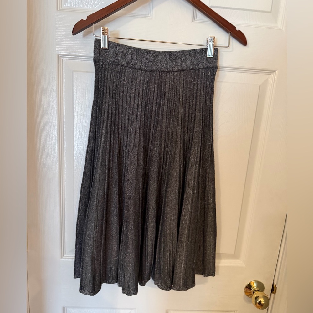 2 piece set - Harper Metallic Crew Neck Sweater & matching pleased skirt - Picture 3 of 8